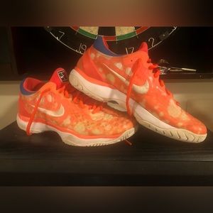Women’s Nike Shoes size 8
